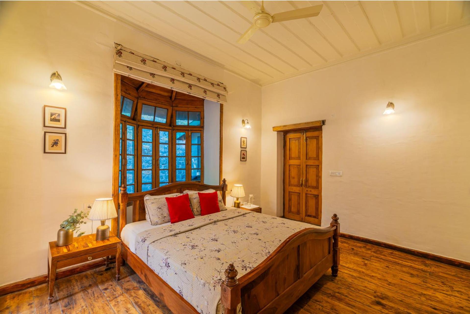 Stayvista At Paris Villa With Pvt Pool & Valley View Kasauli Zewnętrze zdjęcie
